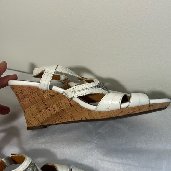 Clarks white wedge Sandals with Strappy Design and Low Heel - Picture 3 of 8